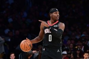 媒体人:火箭替补席确实没几个正常人了 得亏末节有霍勒迪和申京